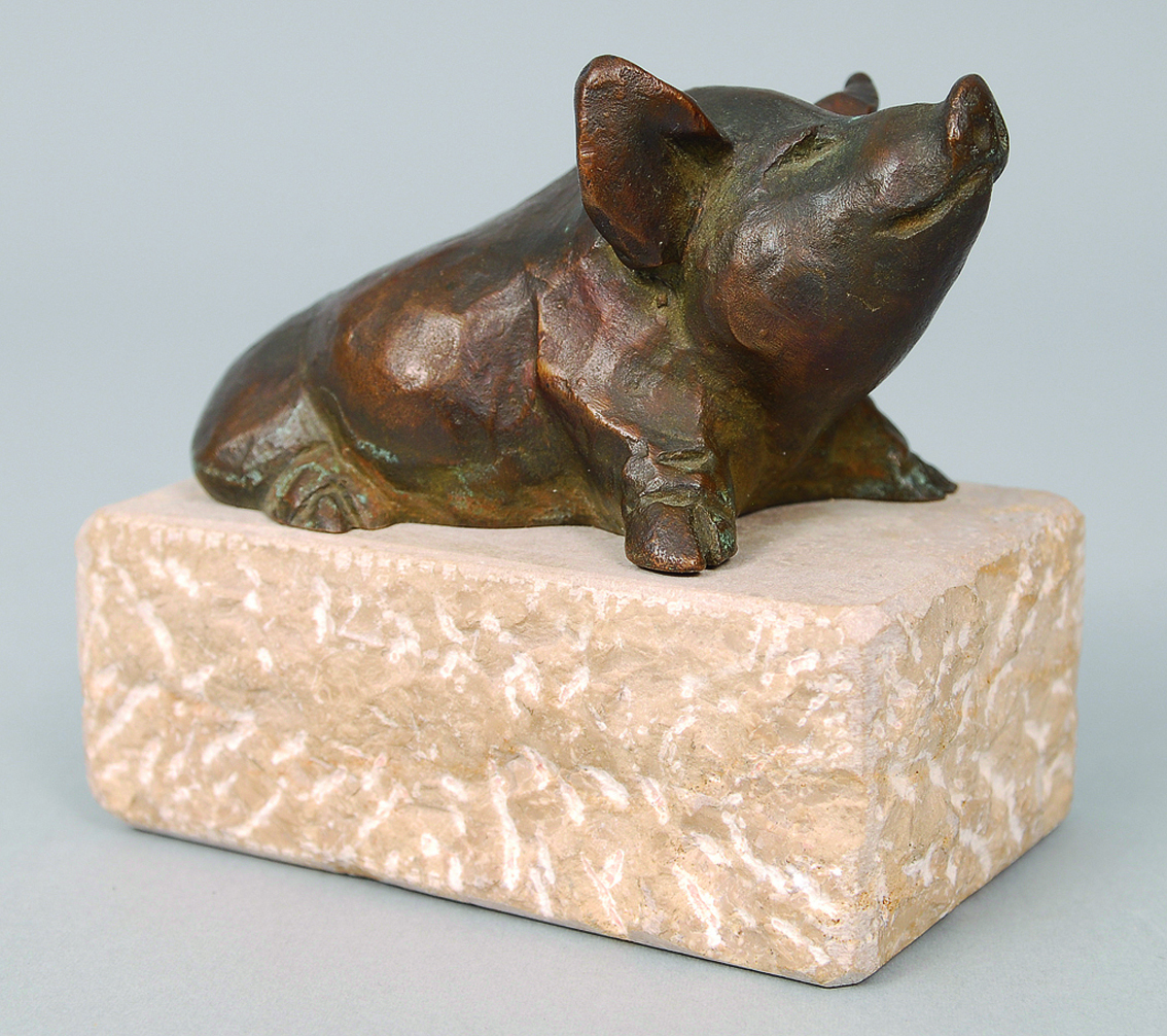 Kleine Bronze-Figur 'Sitzendes Schwein'