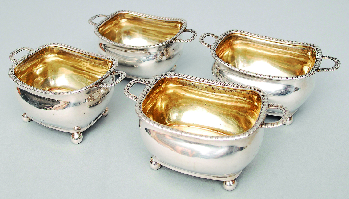 A set of 4 english George III-salt bowls