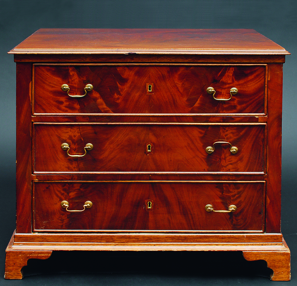 A Regency chest of drawers