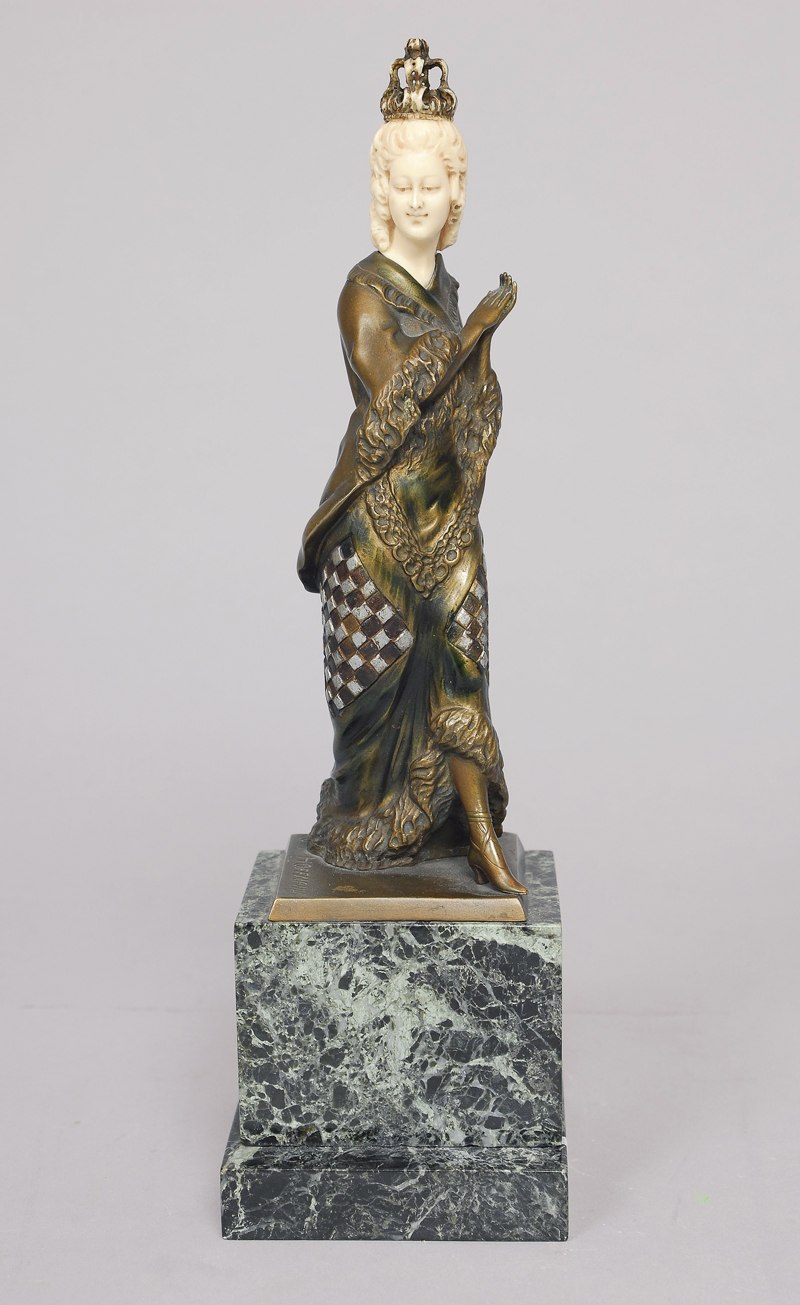 Jugendstil-Bronze-Figur 'Tänzerin beim Kostümball'