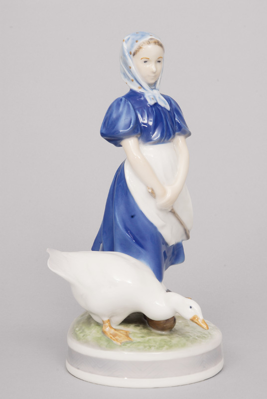 A figurine 'goose maid'