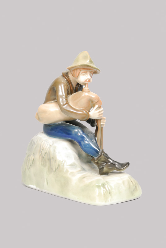 A figurine 'Bagpiper'