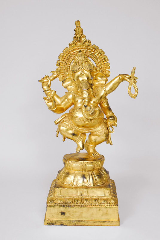 Große Figur "4-armiger tanzender Ganesha" auf Lotussockel