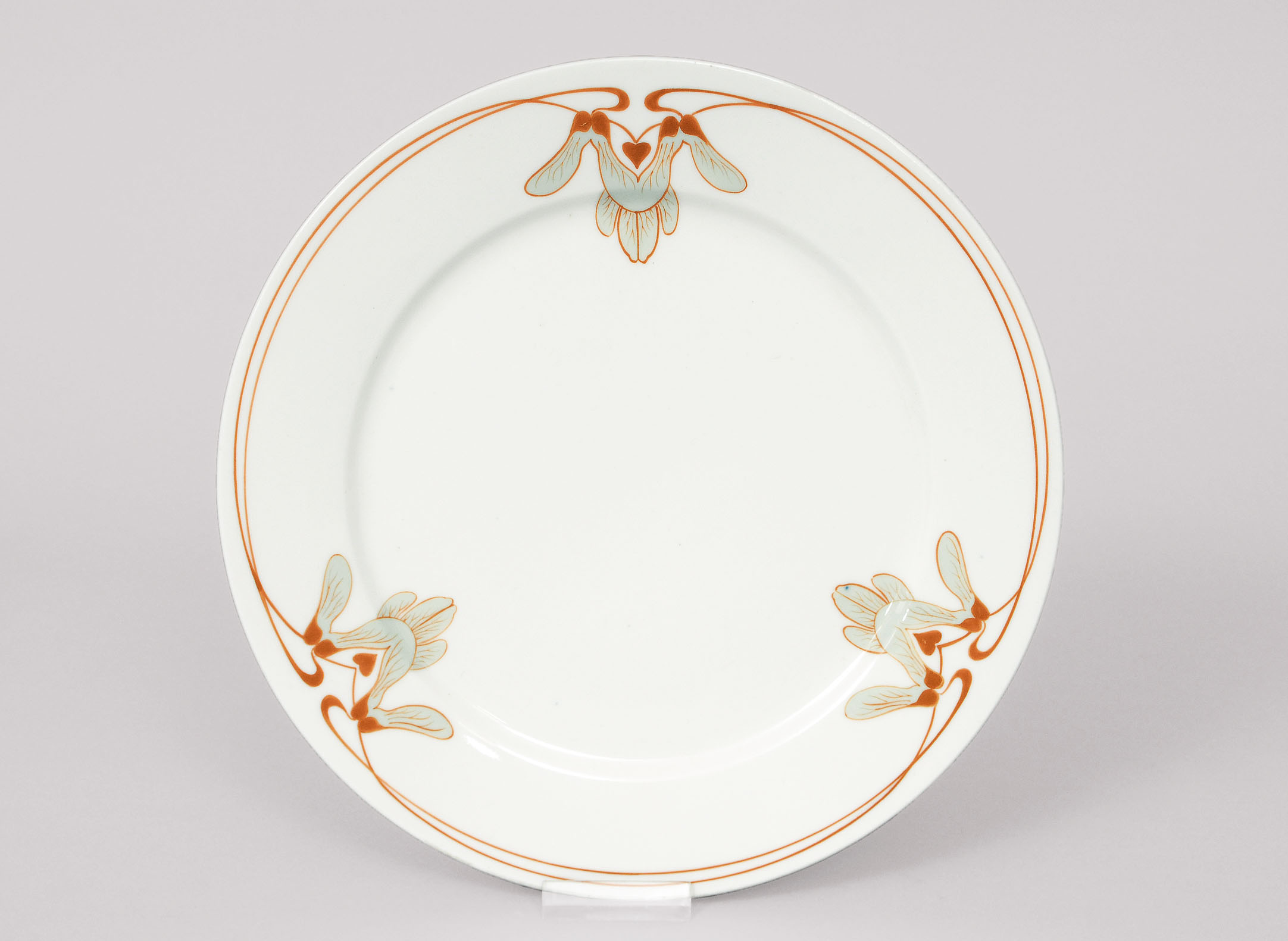 An Art-Nouvau plate with maple pattern