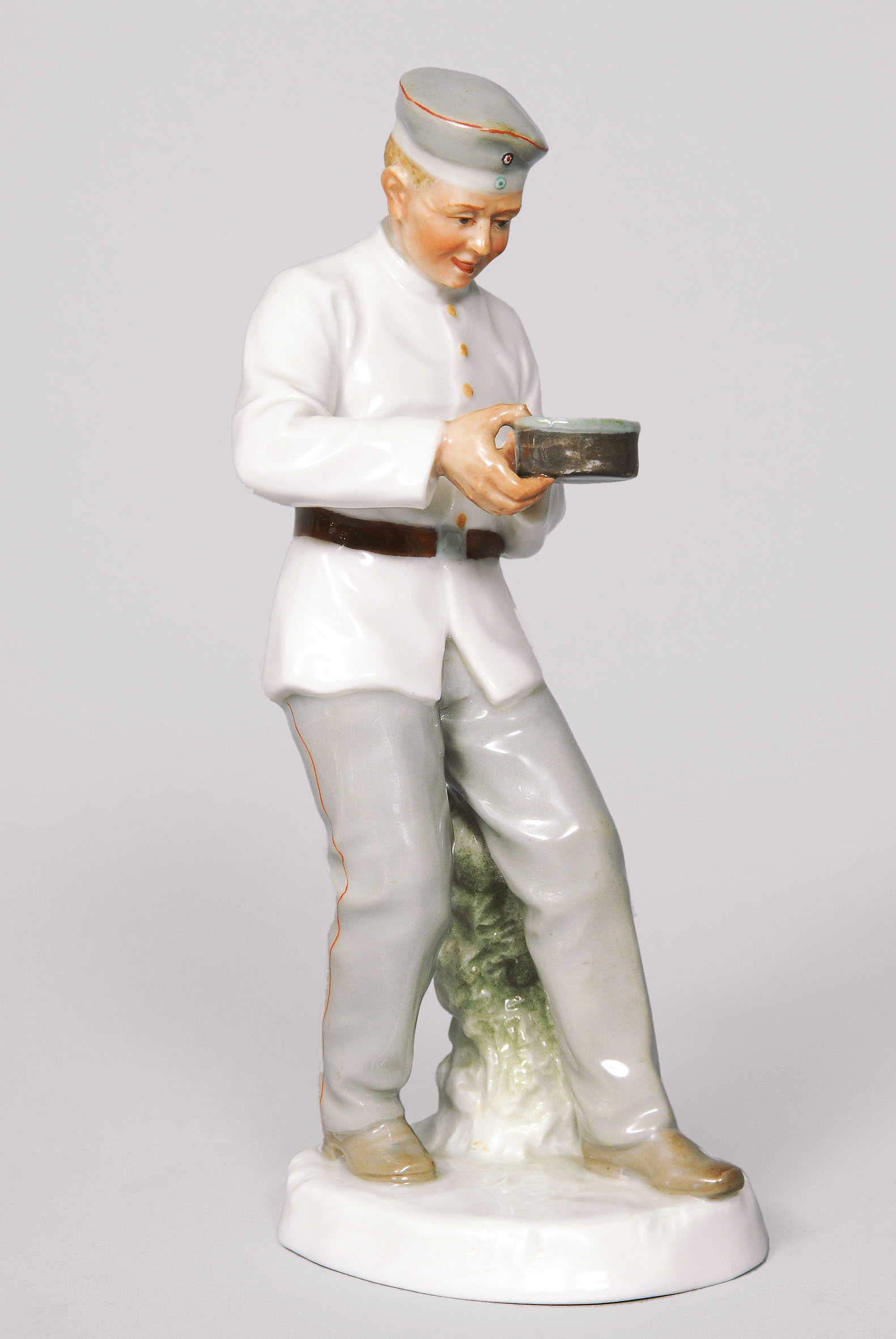 A figurine 'standing soldier with dixie'