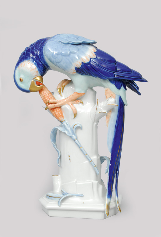 Jugendstil-Tierfigur 'Papagei mit Maiskolben auf einem Baumstamm'