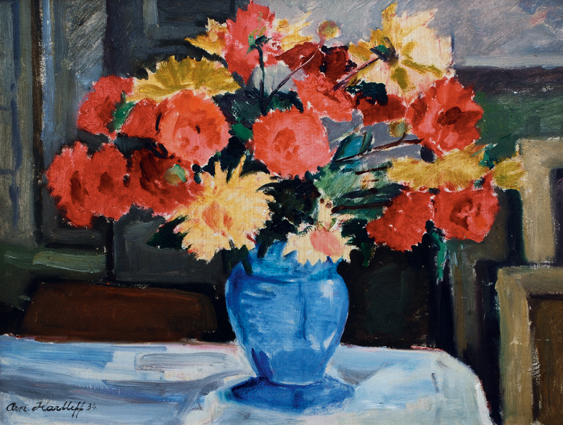 Blumenstrauß in blauer Vase
