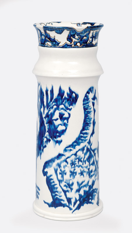 Jugendstil-Vase mit floralem Blaudekor