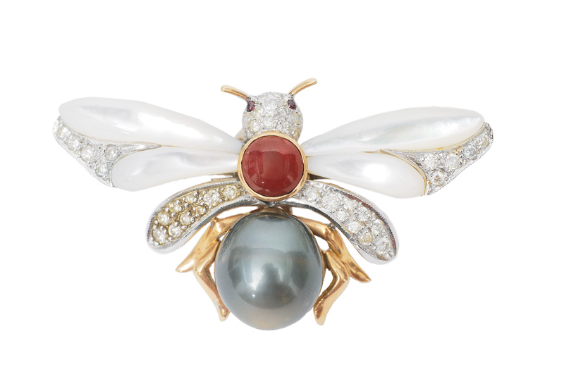 An interesting pearl diamond brooch "fly"