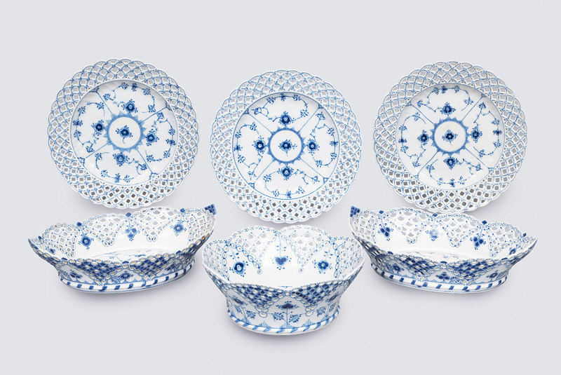 A tableware convolute "Musselmalet" with ""fluted full lace"