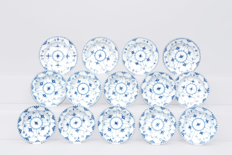 A convolute of 14 soup plates "Musselmalet" with "fluted full and half lace"