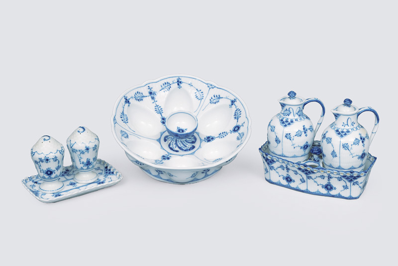 - A tableware convolute "Musselmalet" with "fluted full lace" and "fluted plain" A tableware convolute "Musselmalet" with "fluted full lace" and "fluted plain"