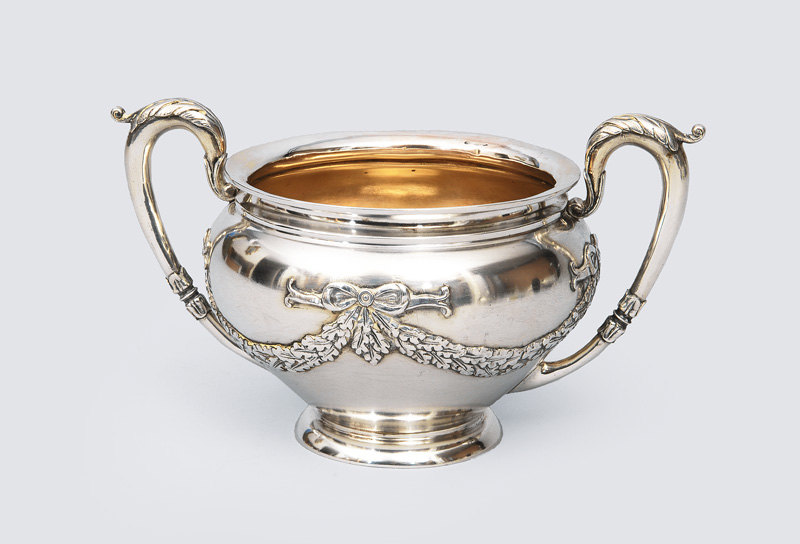 A sugar bowl with circulated festoons