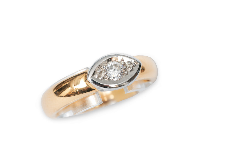 Zierlicher Brillant-Ring