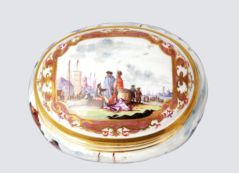 A rare sugar bowl with Kauffahrtei scenes in style of Johann George Heintze - image 3