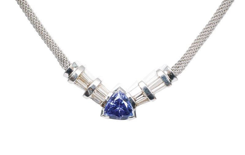 Elegantes Tansanit-Diamant-Collier