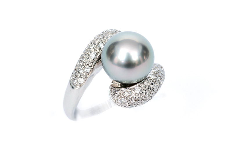 A pearl diamond ring