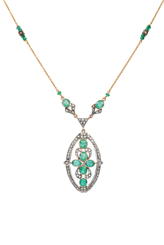 A fine emerald diamond necklace