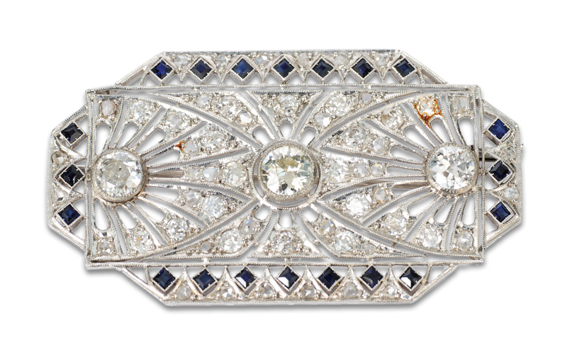 An Art-déco diamond platinum brooch
