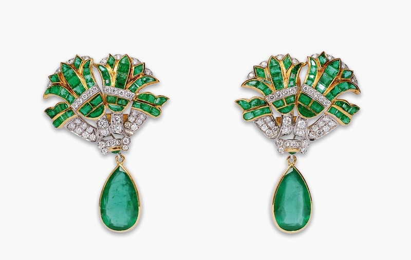 A pair of extraordinary emerald diamond earpendants