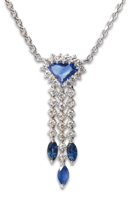 A sapphire diamond pendant with necklace