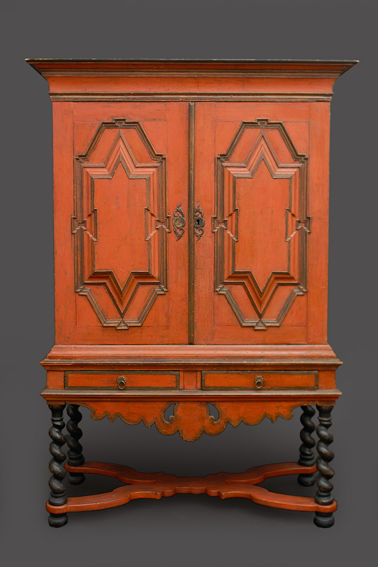 Gefasster Barock-Stollenschrank