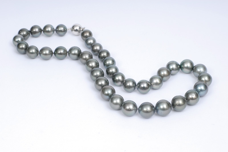 A Tahiti pearl necklace