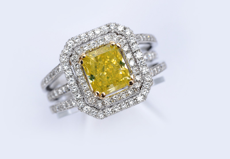 Seltener Fancy-Diamant-Brillant-Ring