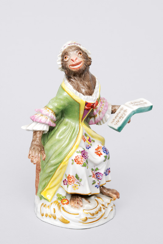 A figurien "female singer" of serial "music playing monkeys"