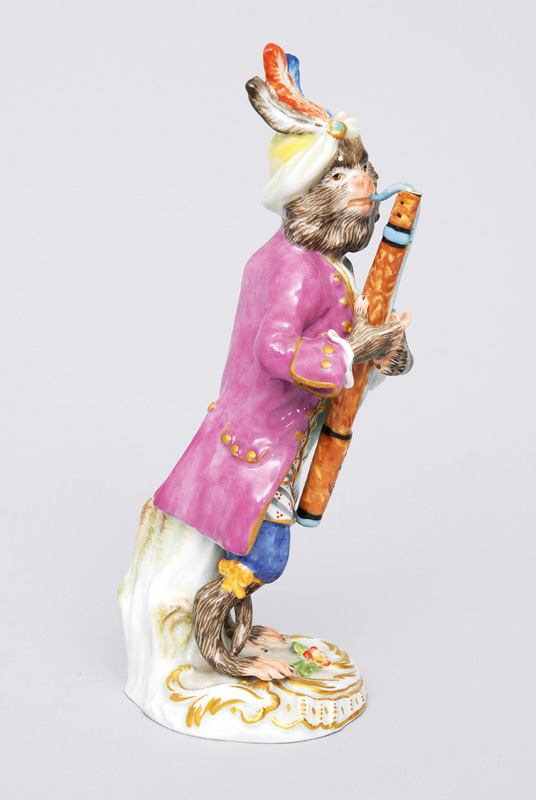 A figurine "basson player" of serial "music playing monkeys"