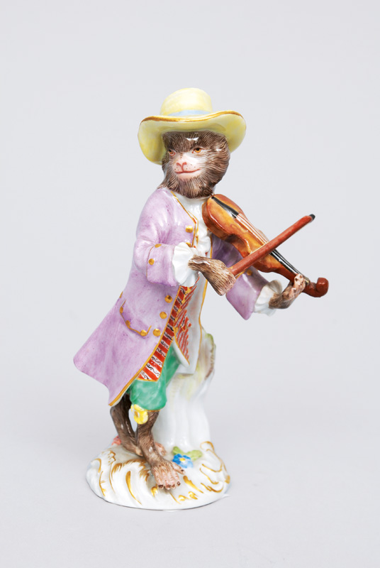 A figurine "violinist" of serial "music playing monkeys"