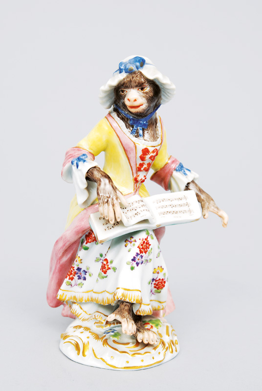 A figurine "female singer" of serial "music playing monkeys"