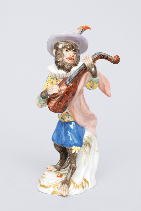 A figurine "guitar player" of serial "music playing monkeys"