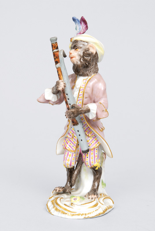 A figurine "basson player" of serial "music playing monkeys"