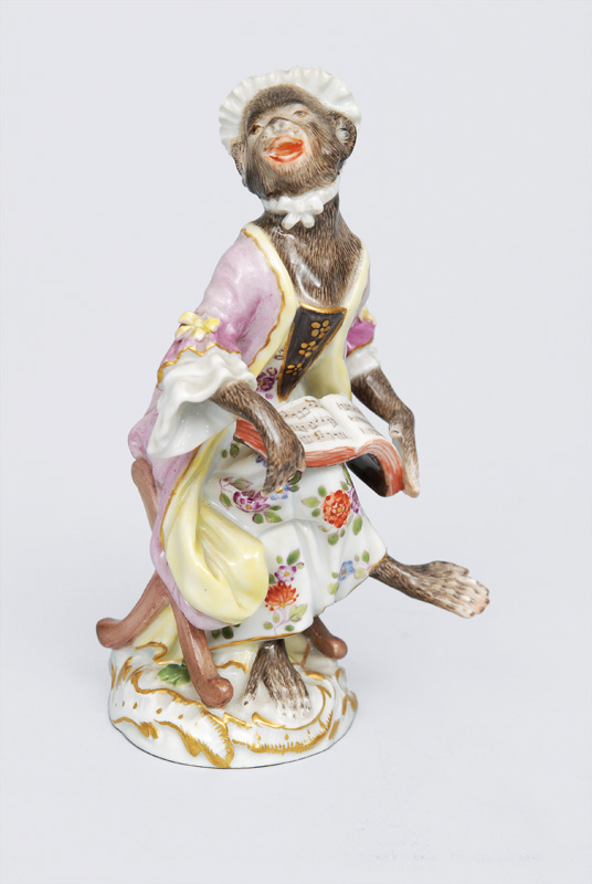 A figurine "female singer" of serial "music playing monkeys"