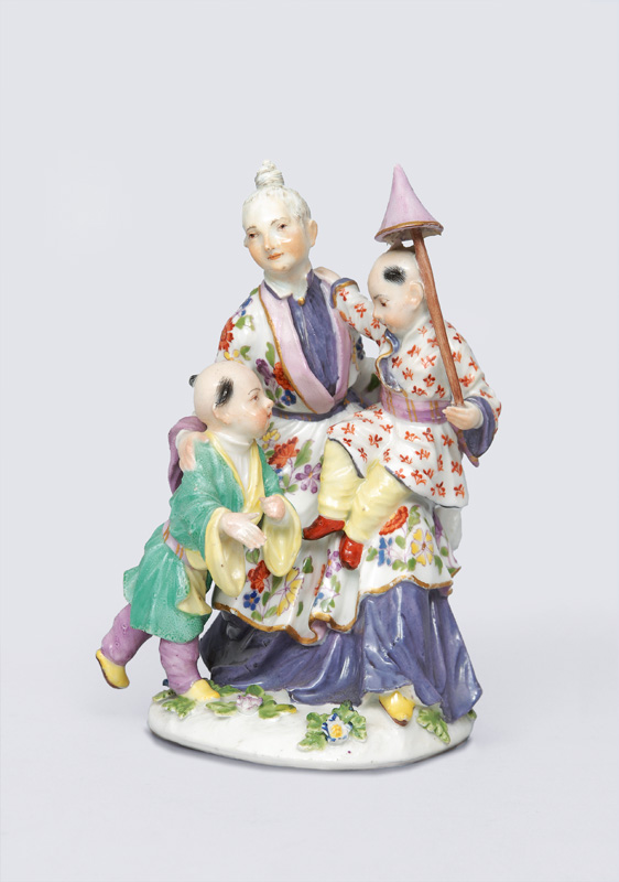 Figurengruppe "Chinesin mit zwei Kindern"