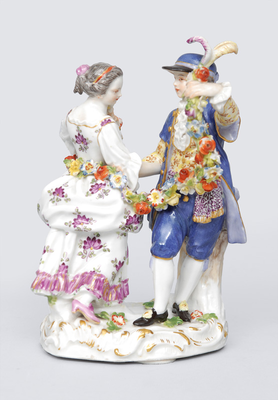 A small figurine group "galant dancers with flower garland"