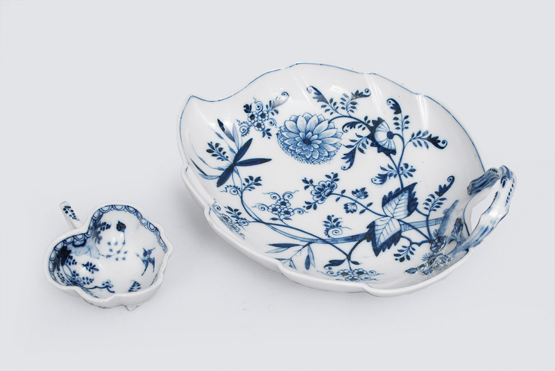 A set of two leave-shaped bowls with floral blue painting
