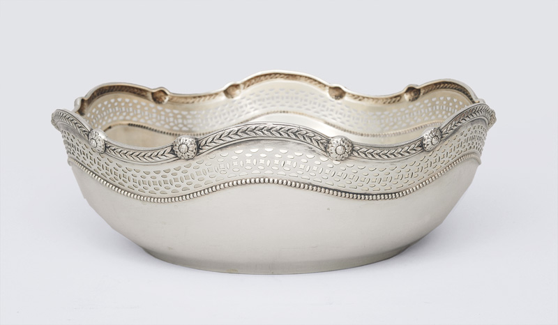 An elegant bowl with pierced rim