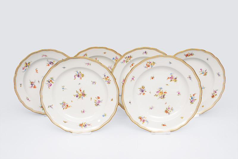 A set of 6 plates with bouquet and gallery rim