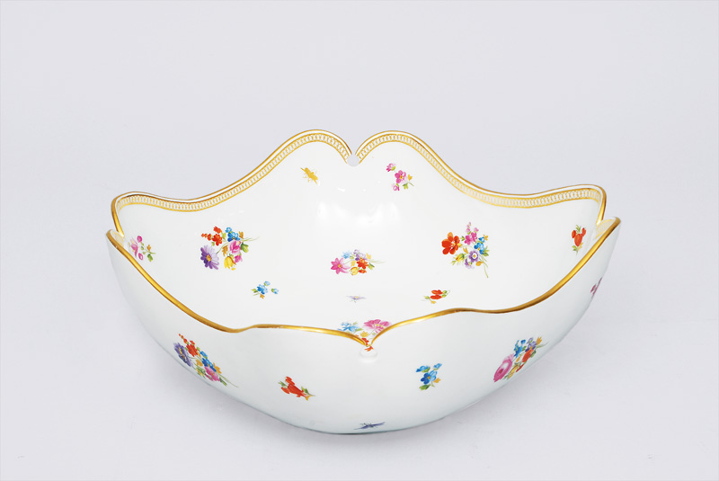 A bowl "bouquet with gallery rim"
