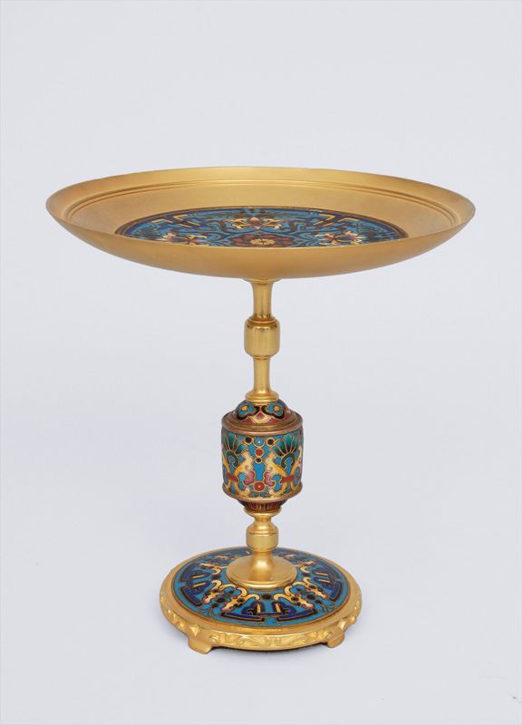 Seltene Tazza mit floralem Email-Dekor