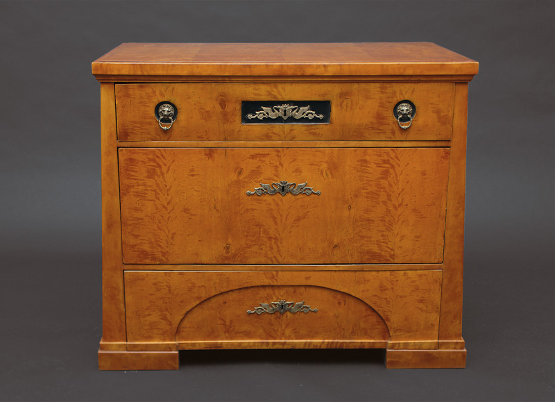 A fine Biedermeier chest of drawers