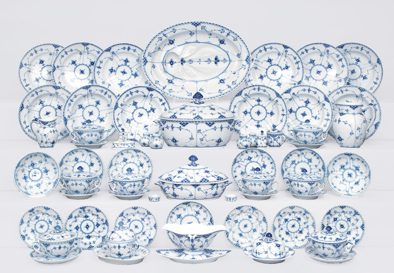 A dinner service "Musselmalet" with "Blue Fluted Full" and "Half Lace" also "Pla