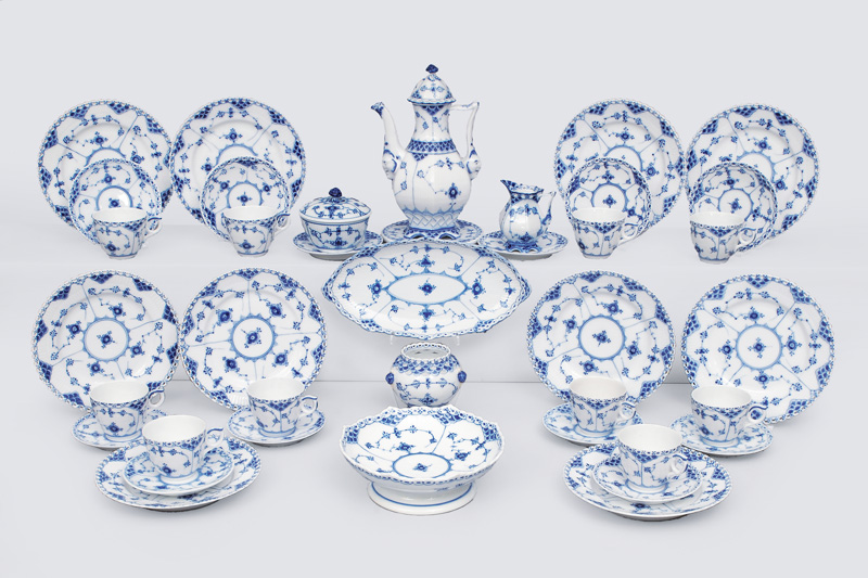 - A mocha service "Musselmalet" with "Blue Fluted Full and Half Lace" for 10 perso A mocha service "Musselmalet" with "Blue Fluted Full and Half Lace" for 10 perso