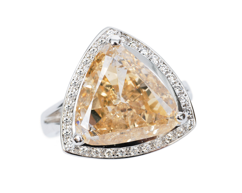 Außergewöhnlicher Fancy-Diamant-Ring