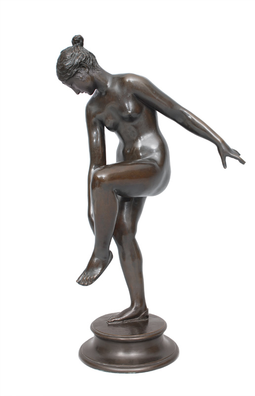 A bronze figure "Woman who tie her sandals"