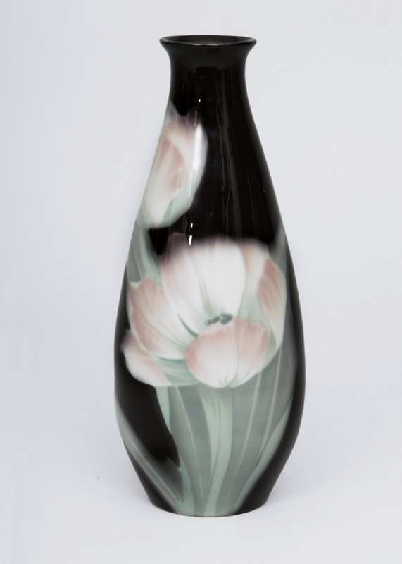 A vase with tulip pattern