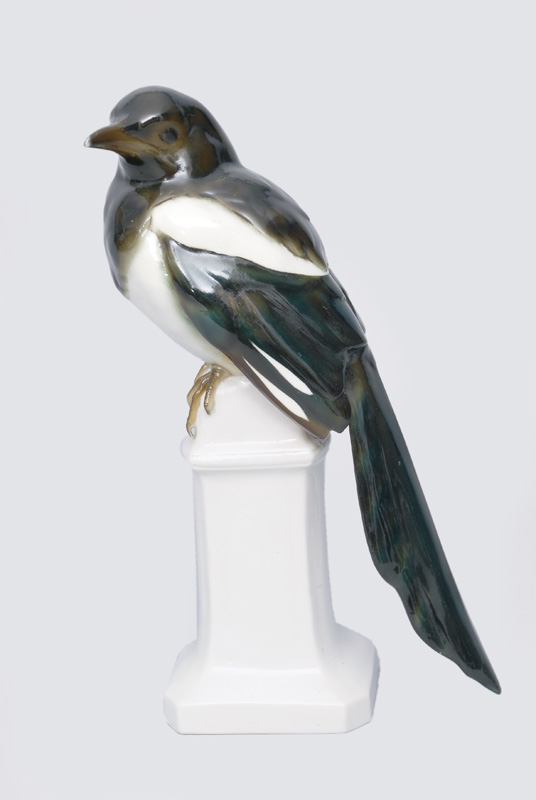 An animal figurine "Magpie"