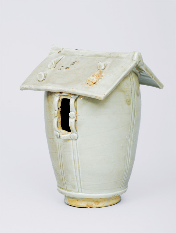 A nesting box with celadon glaze